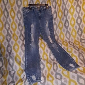 JEANS RIPPED STRETCH NWT